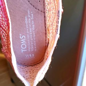 Toms Fuschia Dip Dyed Crochet Sz 9.5 shoes